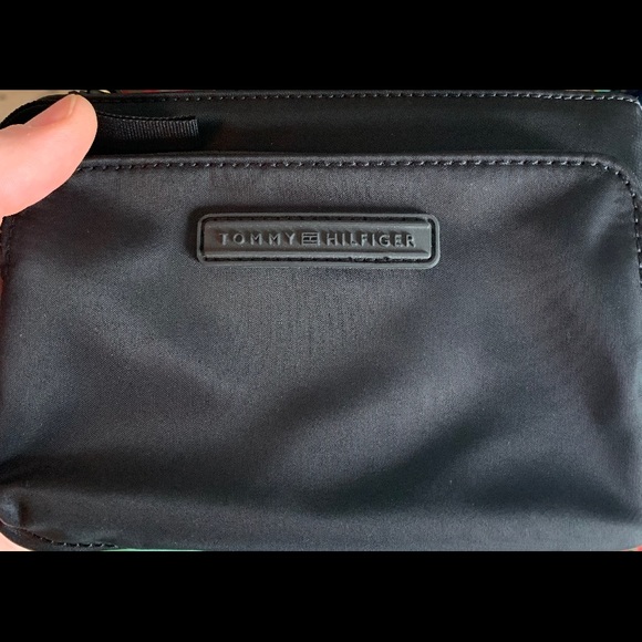 Tommy Hilfiger Black Wristlet Nylon 7”w x 5”h Amazing Condition - Picture 1 of 3